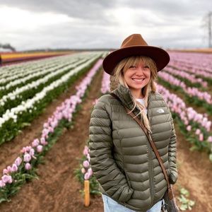 Meet your Posher, Becky